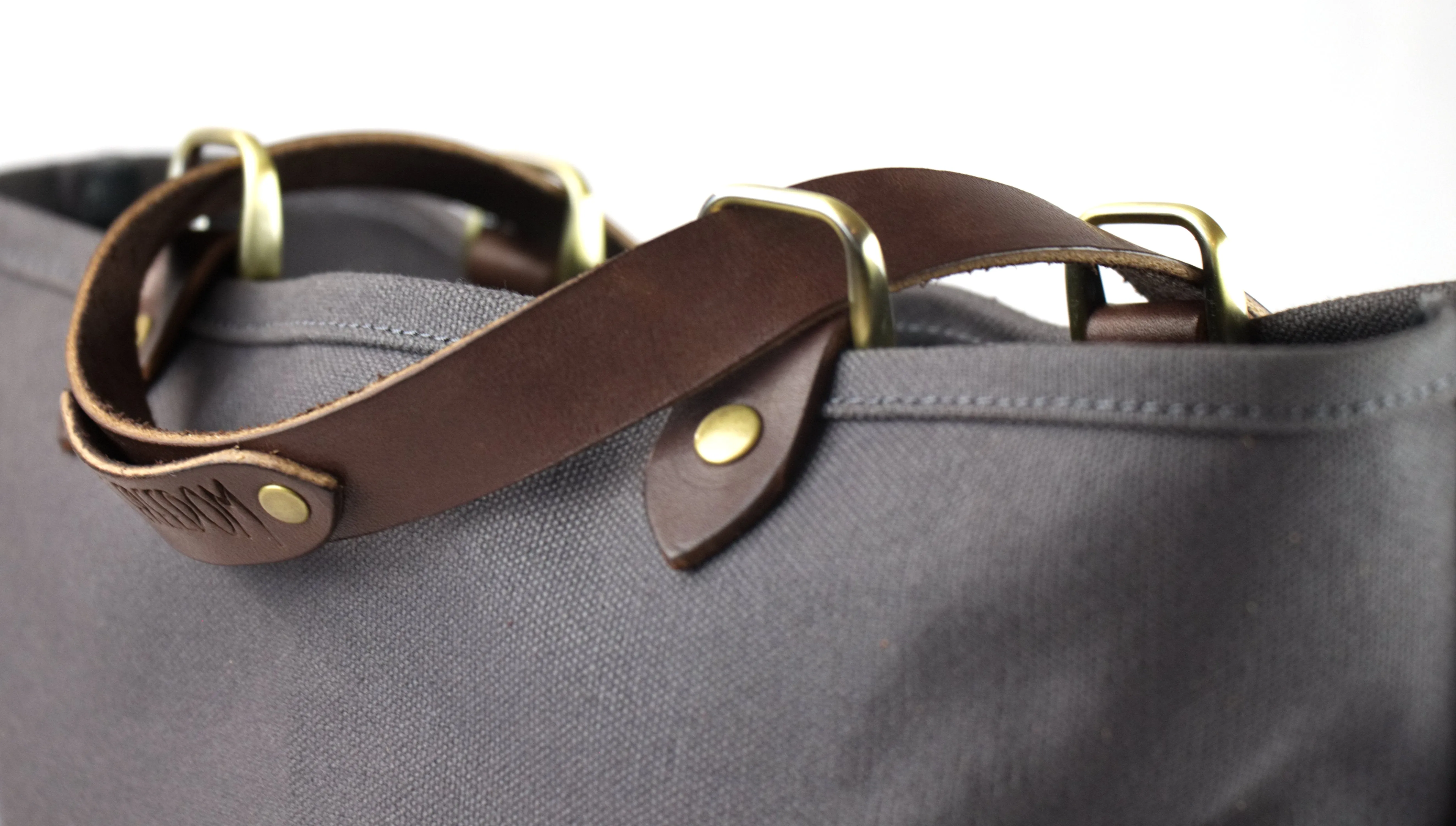 Backtote: Antique Brass Hardware