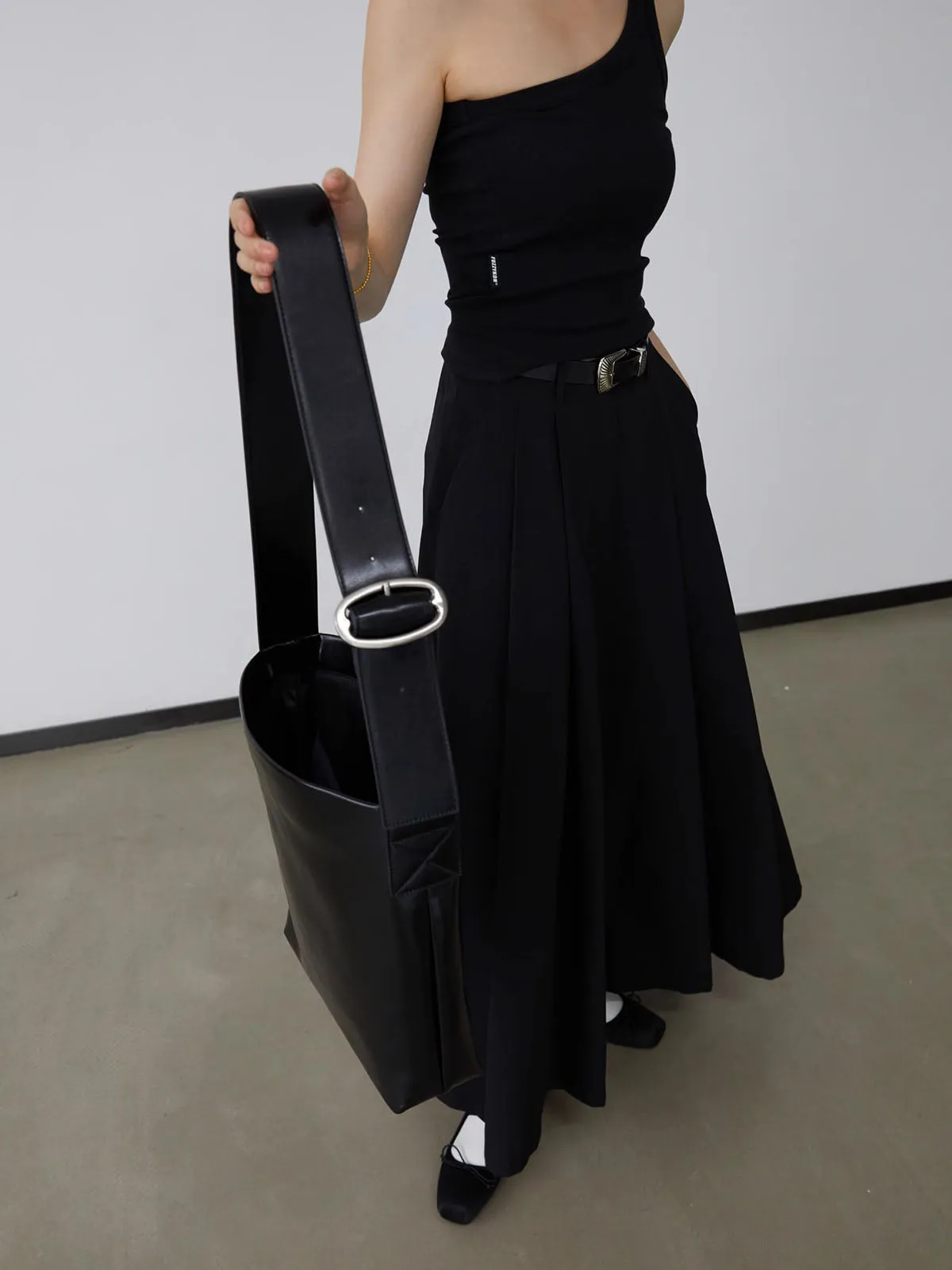 Wide Shoulder Strap Large Capacity Tote Bag With Buckles