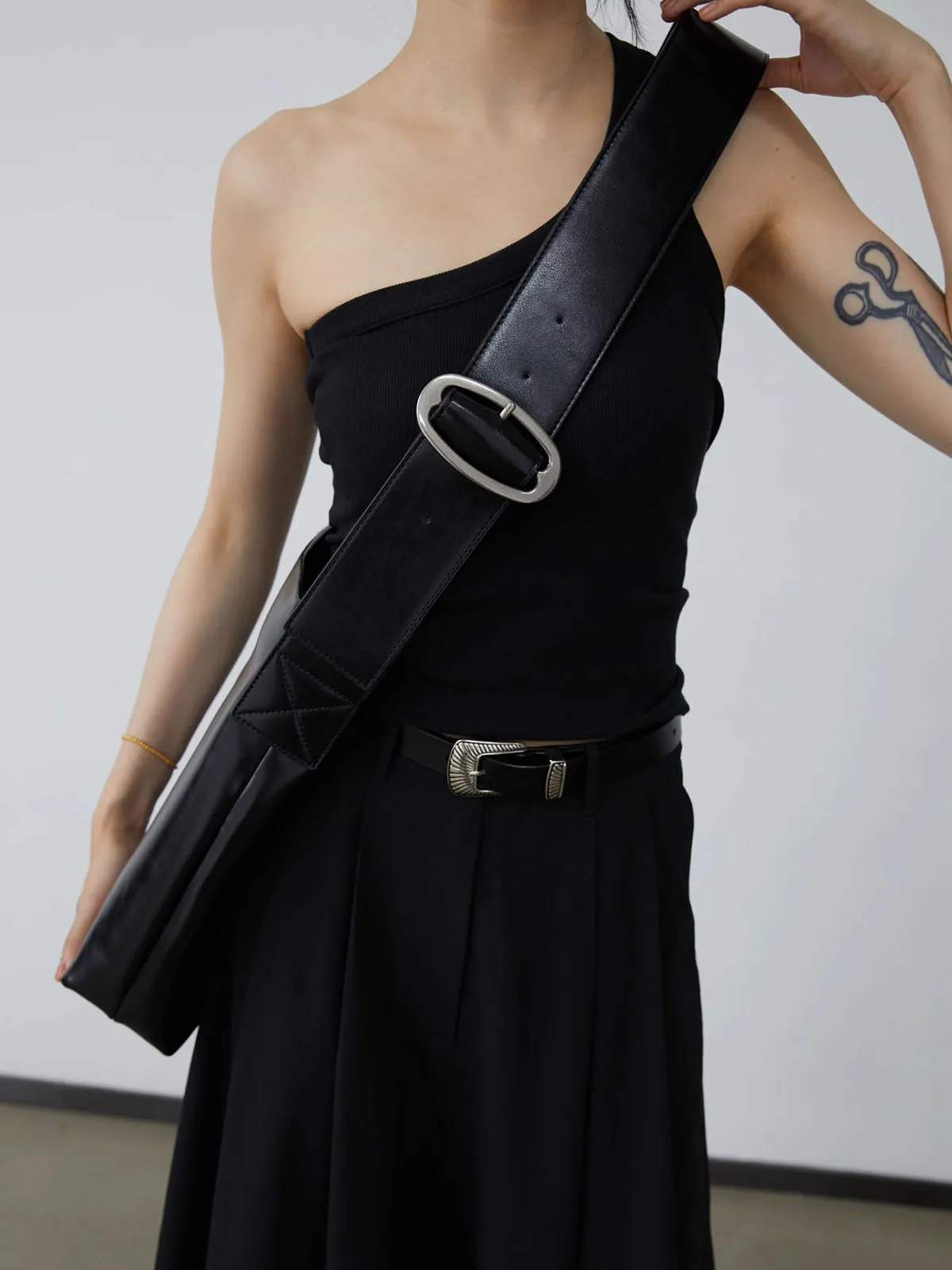 Wide Shoulder Strap Large Capacity Tote Bag With Buckles