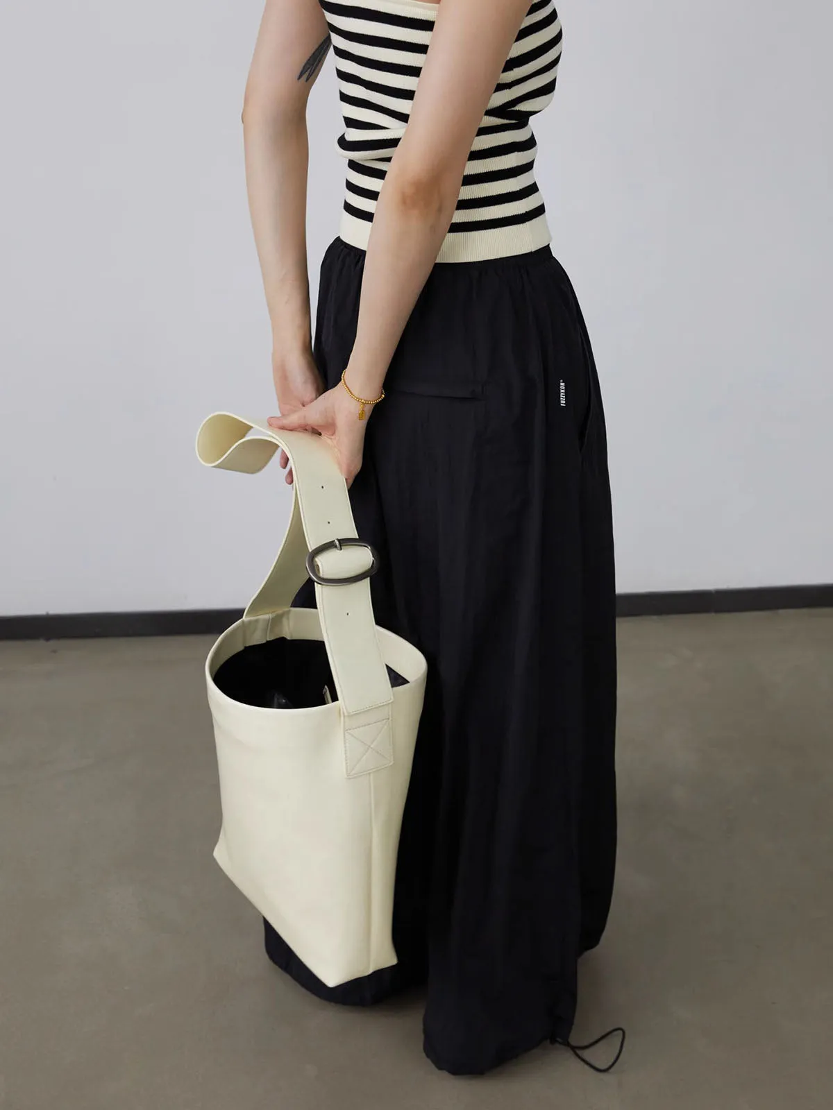 Wide Shoulder Strap Large Capacity Tote Bag With Buckles