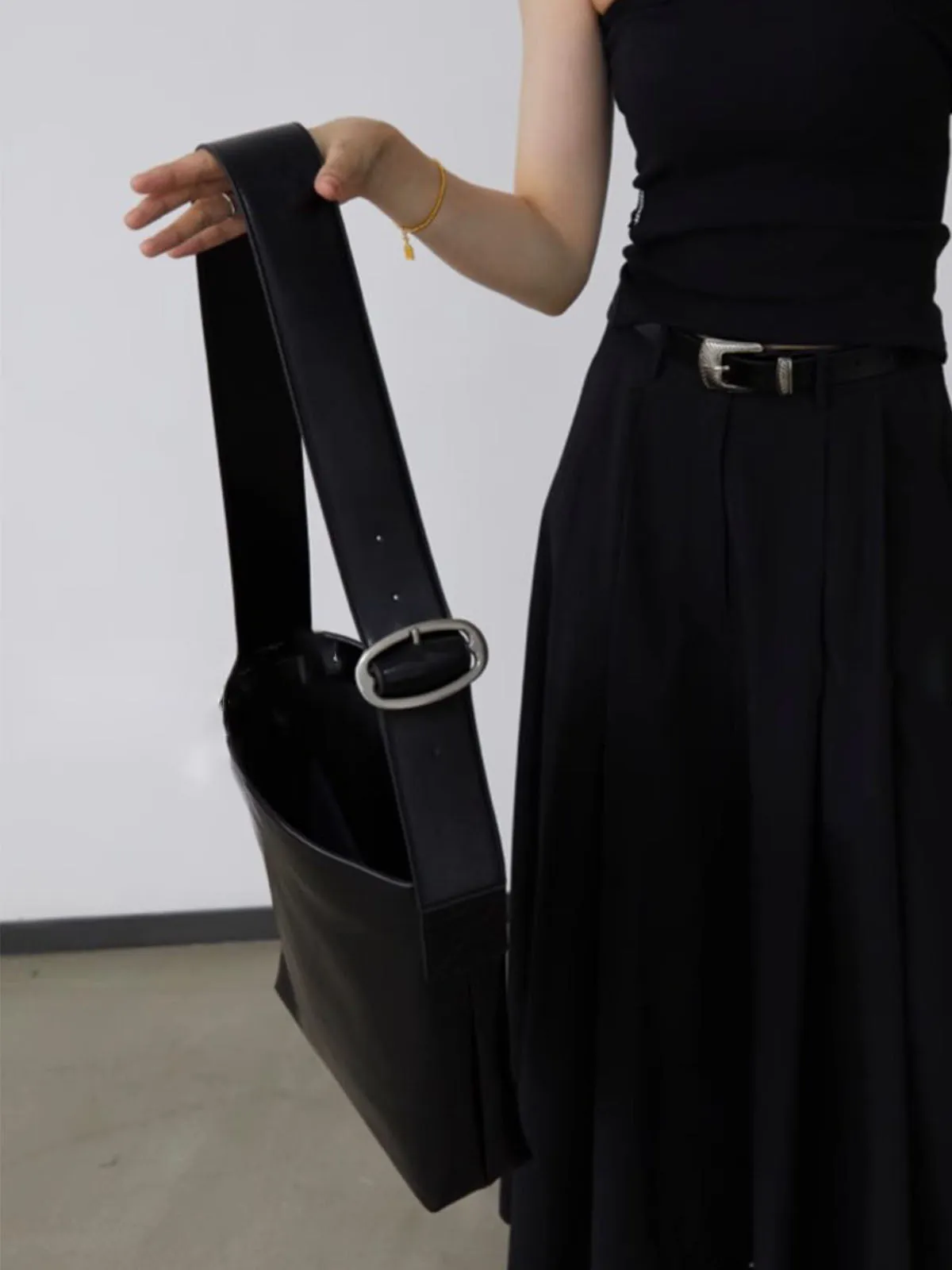 Wide Shoulder Strap Large Capacity Tote Bag With Buckles