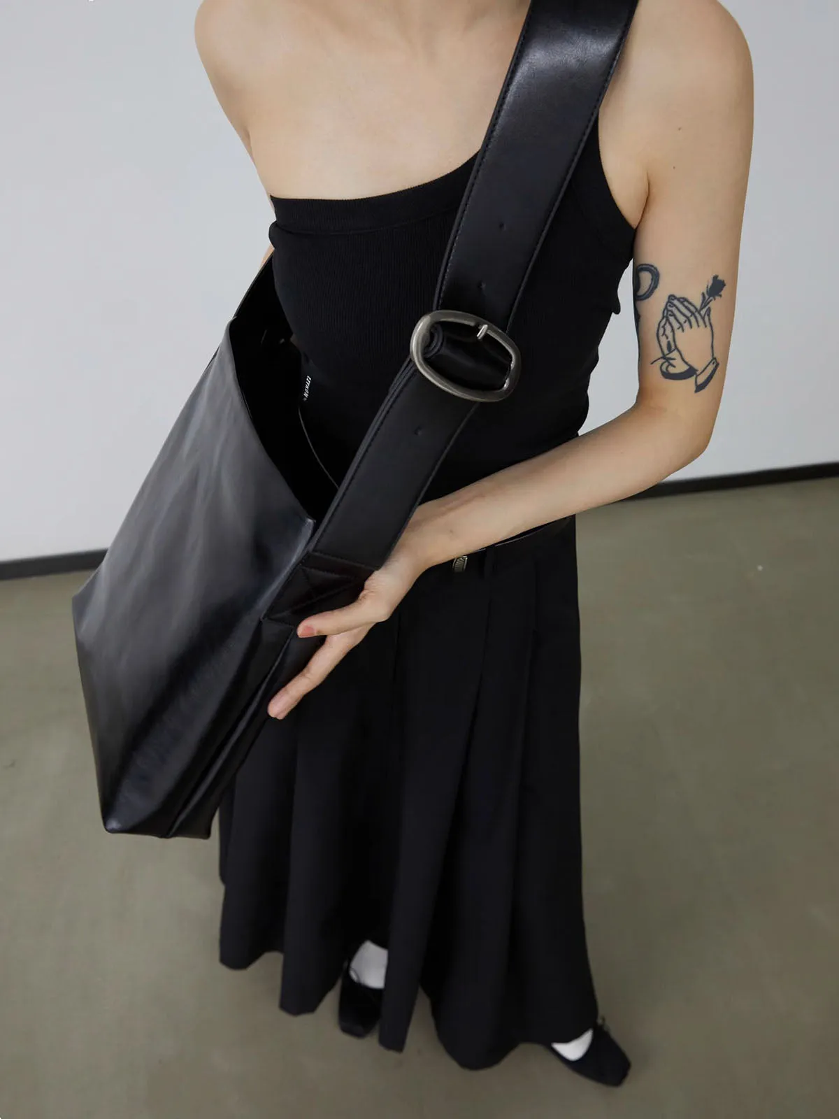 Wide Shoulder Strap Large Capacity Tote Bag With Buckles