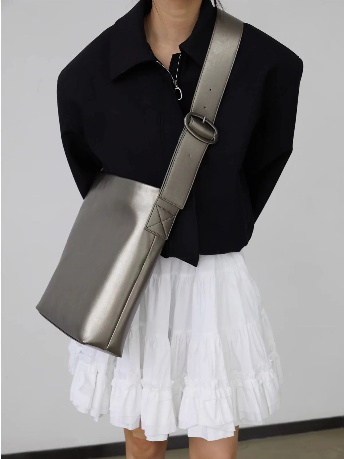 Wide Shoulder Strap Large Capacity Tote Bag With Buckles