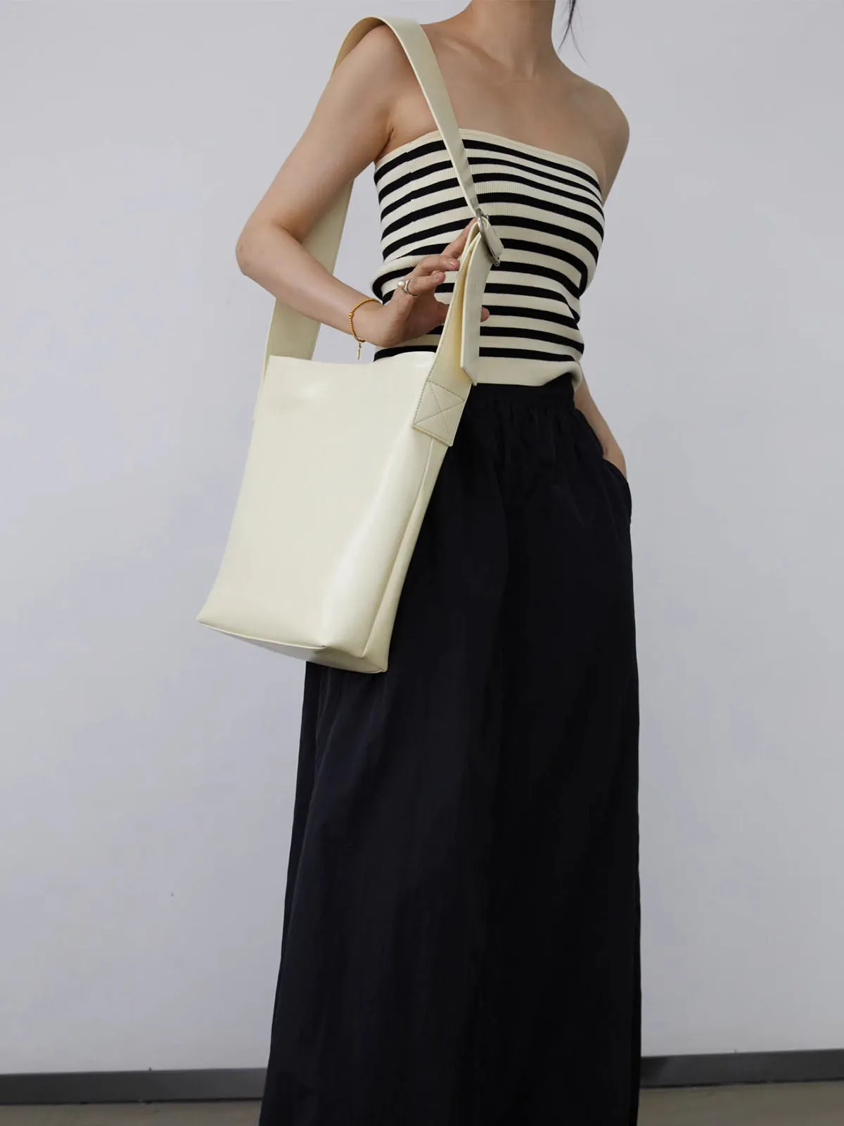 Wide Shoulder Strap Large Capacity Tote Bag With Buckles