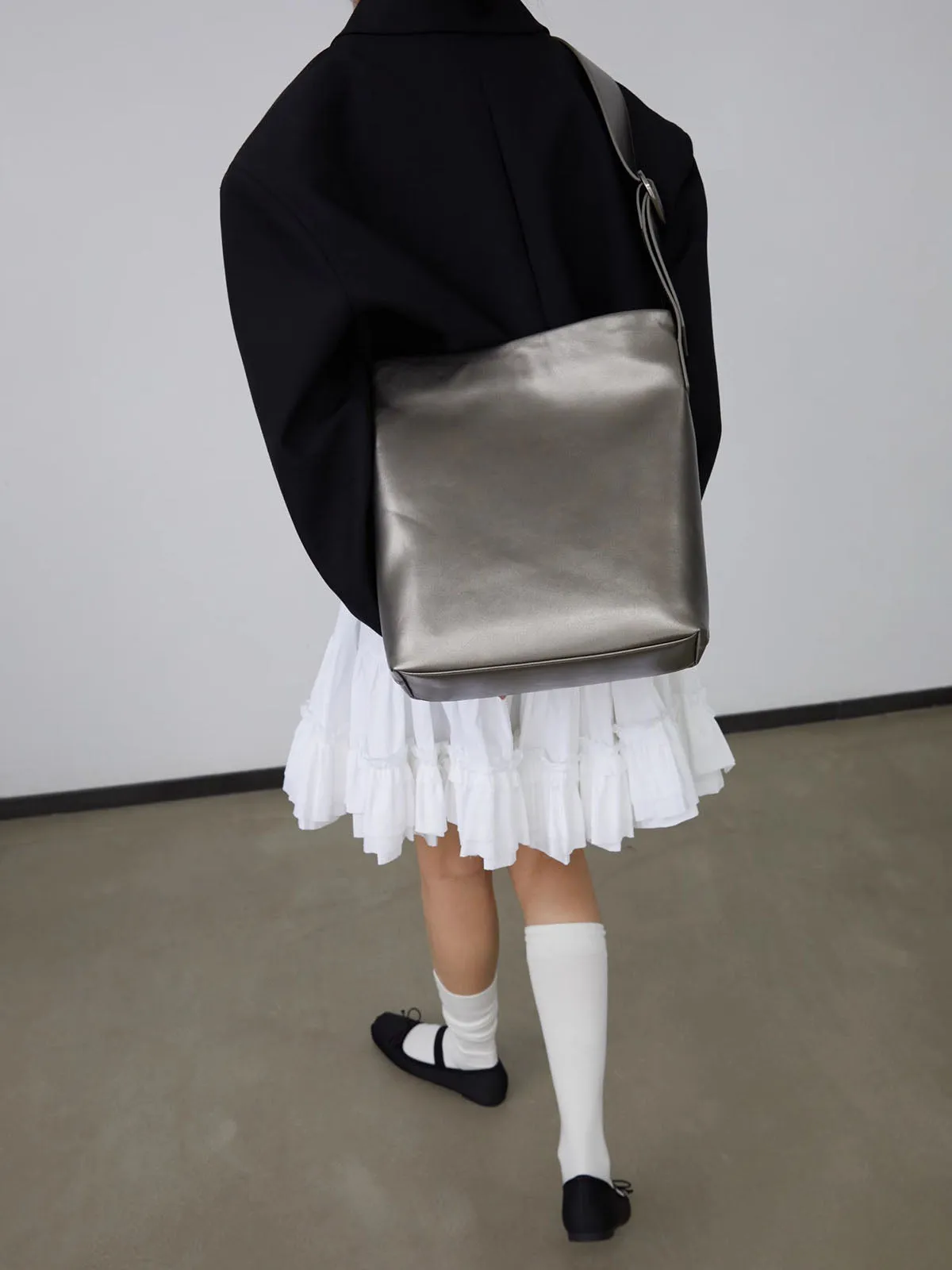 Wide Shoulder Strap Large Capacity Tote Bag With Buckles